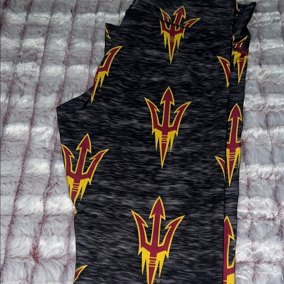 Vibrant Black and Yellow‎ Patterned Leggings - Picture 11 of 16